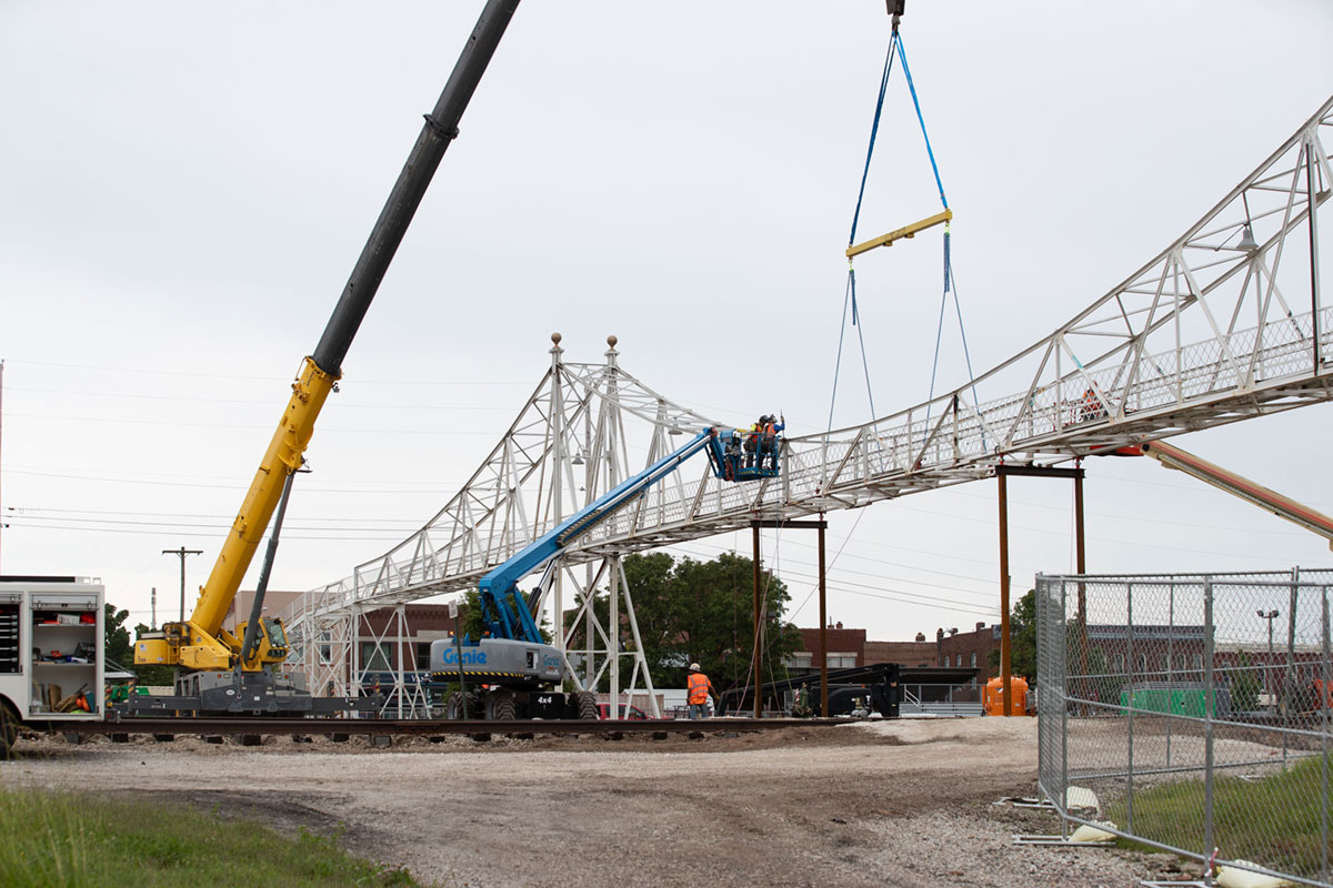 work begins on dismantling the Jefferson Avenue Footbridge